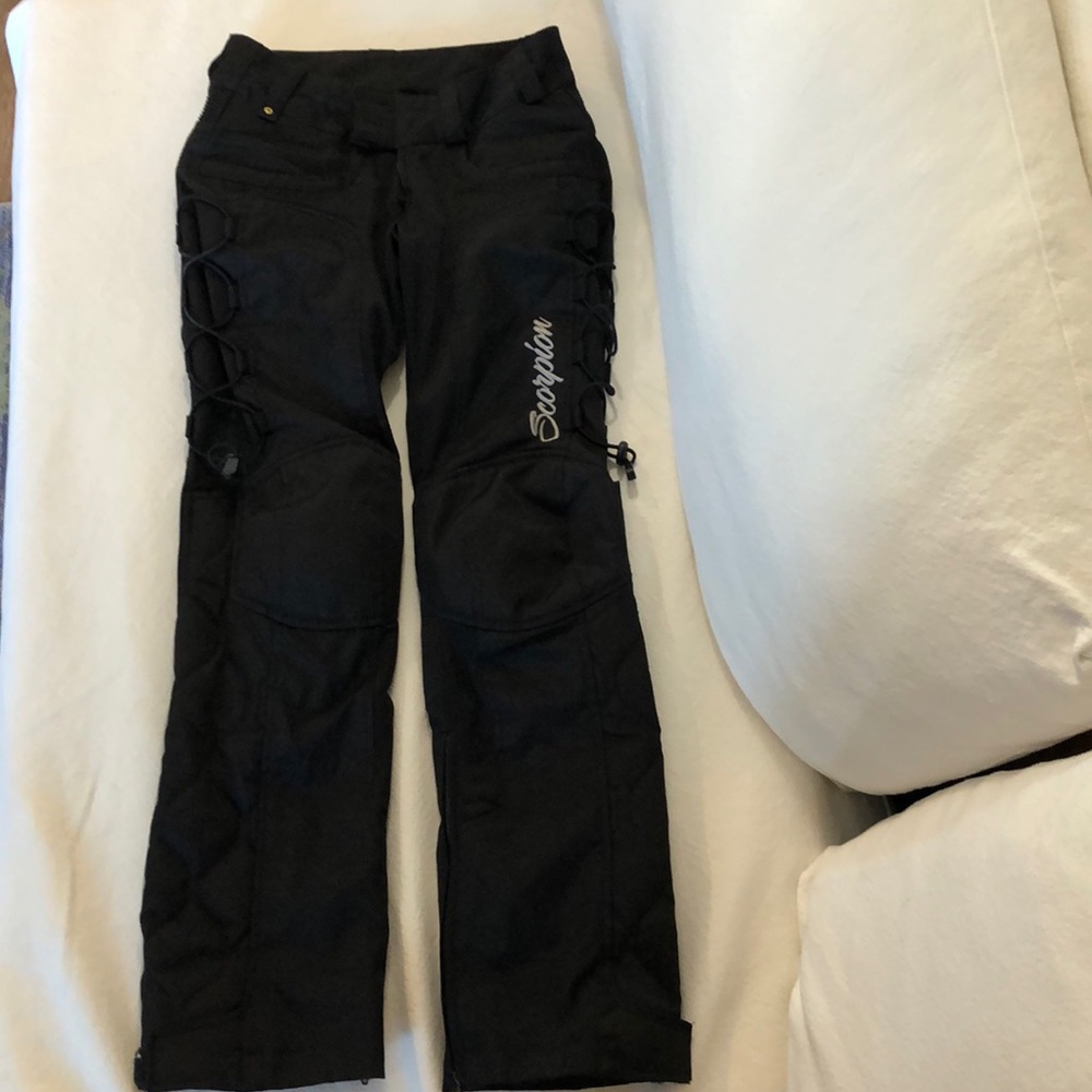 Woman’s motorcycle pants . Black, XS.